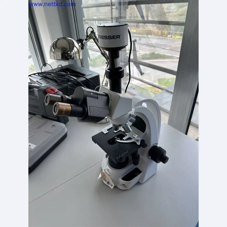 Dobře udržované a rozsáhlé laboratorní vybavení-4