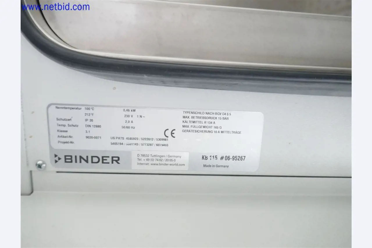 Equipos de laboratorio amplios y en buen estado-2