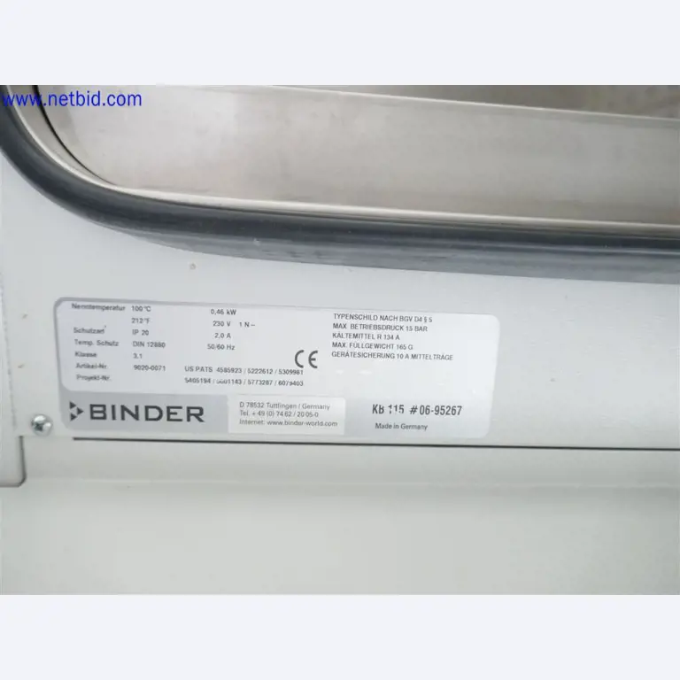 Equipos de laboratorio amplios y en buen estado-2