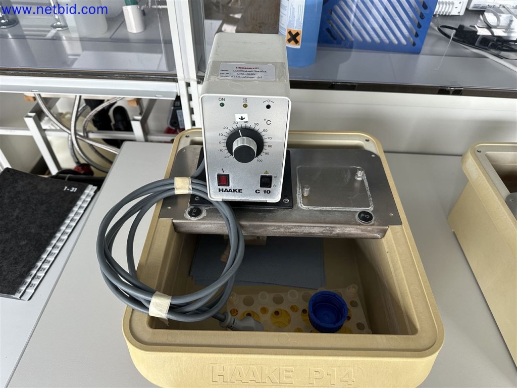 Gepflegte und umfangreiche Laborausstattung -2