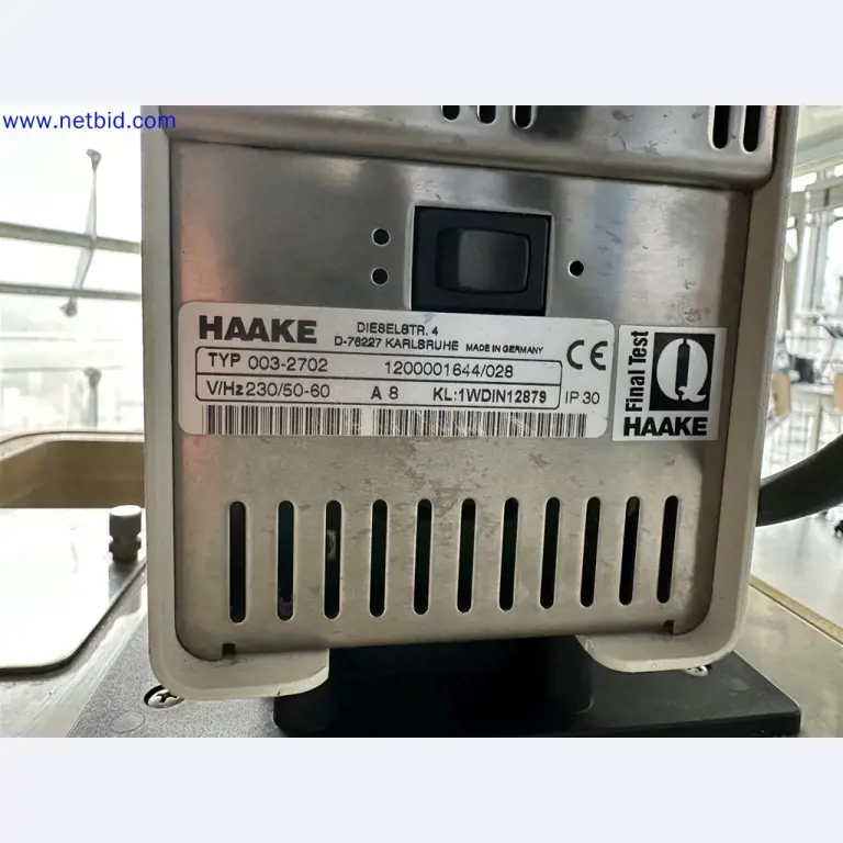 Equipos de laboratorio amplios y en buen estado-3