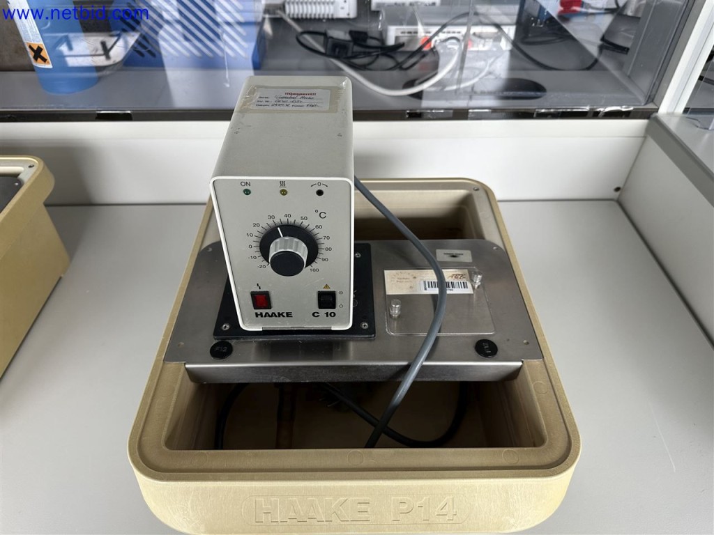 Gepflegte und umfangreiche Laborausstattung -4