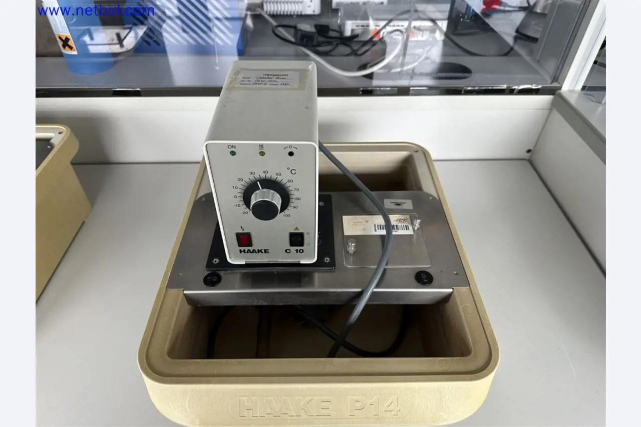 Equipos de laboratorio amplios y en buen estado-4