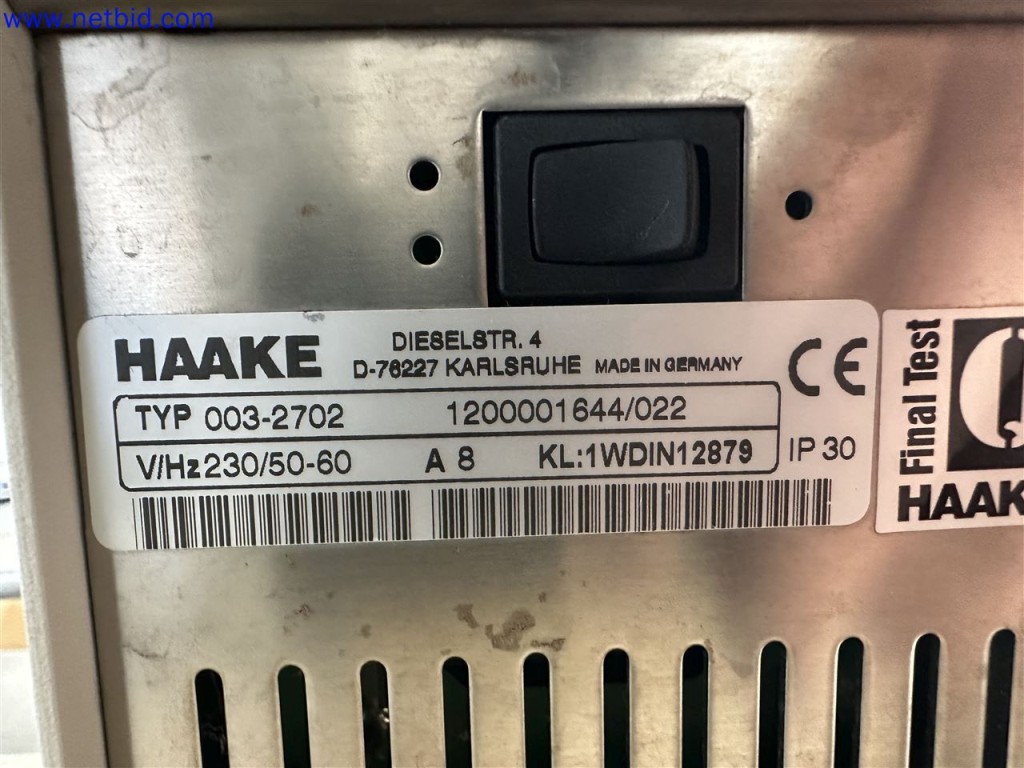 Gepflegte und umfangreiche Laborausstattung -5