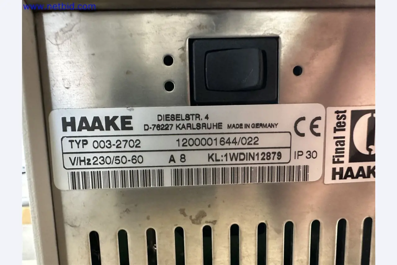 Equipos de laboratorio amplios y en buen estado-5