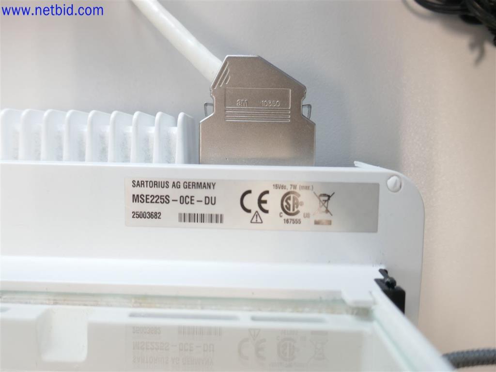 Equipos de laboratorio amplios y en buen estado-3