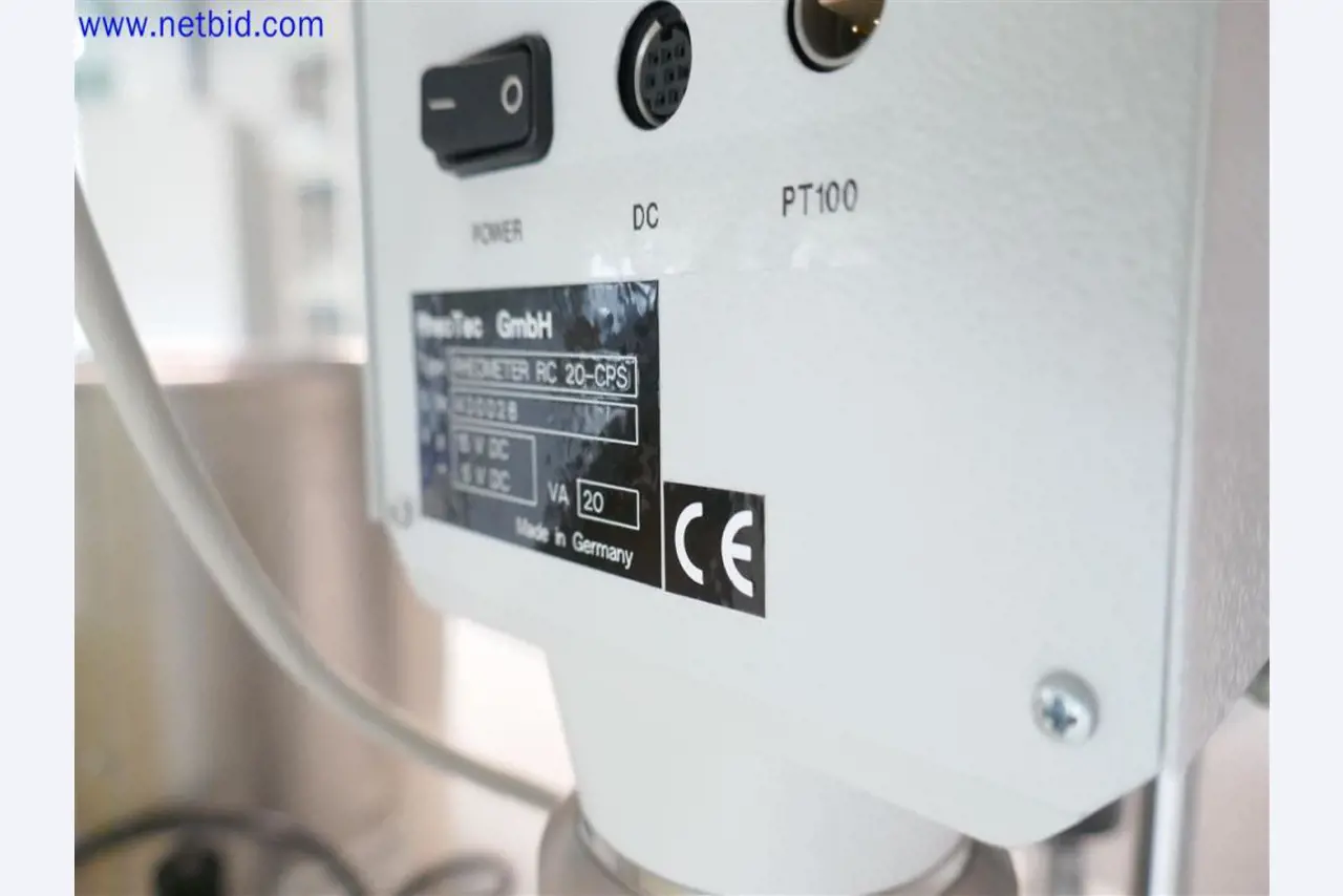 Goed onderhouden en uitgebreide laboratoriumapparatuur-1