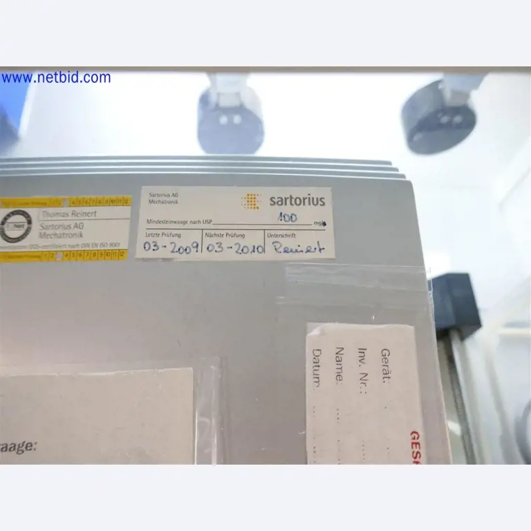 Dobře udržované a rozsáhlé laboratorní vybavení-2