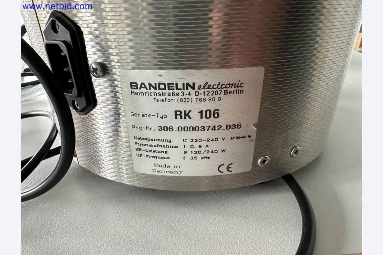 Equipos de laboratorio amplios y en buen estado-4