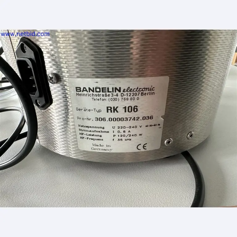 Equipos de laboratorio amplios y en buen estado-4