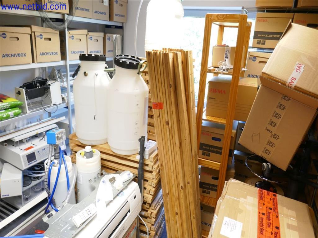 Dobře udržované a rozsáhlé laboratorní vybavení-1