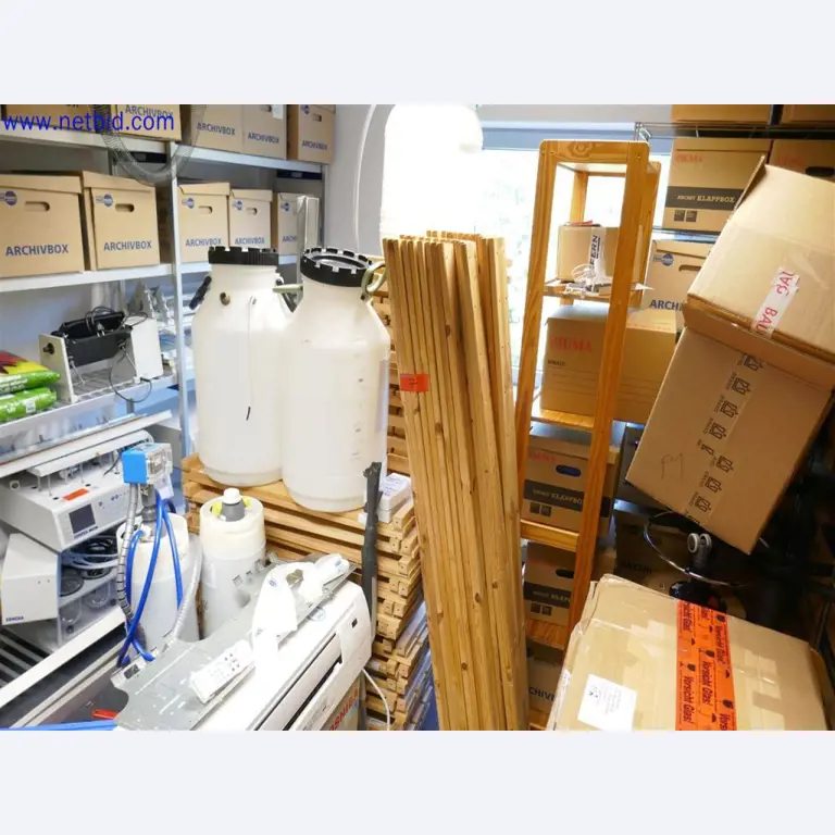 Dobře udržované a rozsáhlé laboratorní vybavení-1