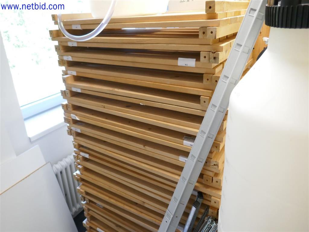 Dobře udržované a rozsáhlé laboratorní vybavení-2