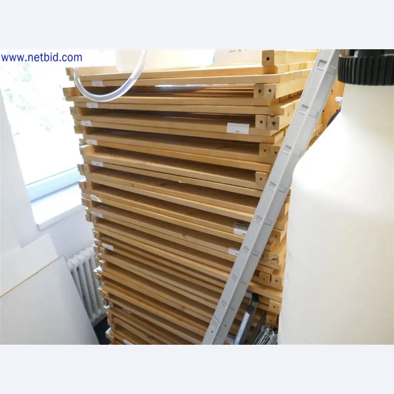 Dobře udržované a rozsáhlé laboratorní vybavení-2