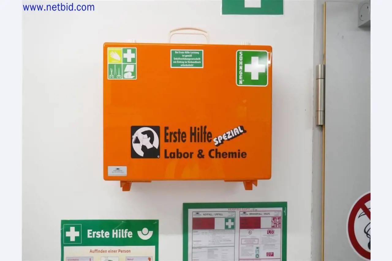 Dobře udržované a rozsáhlé laboratorní vybavení-2