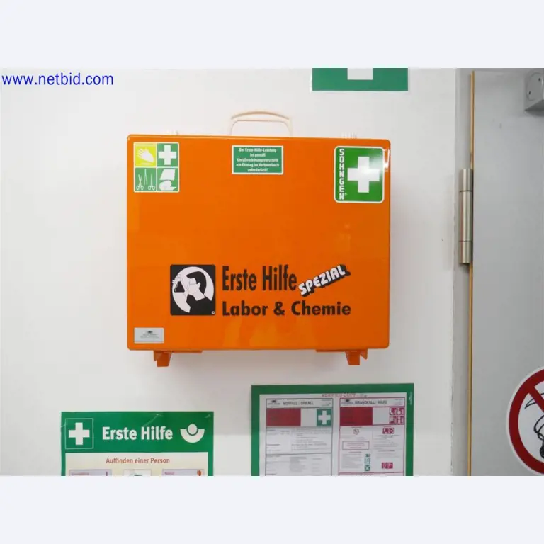 Dobře udržované a rozsáhlé laboratorní vybavení-2