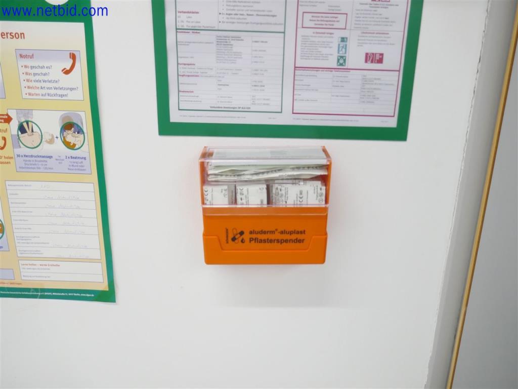 Dobře udržované a rozsáhlé laboratorní vybavení-4