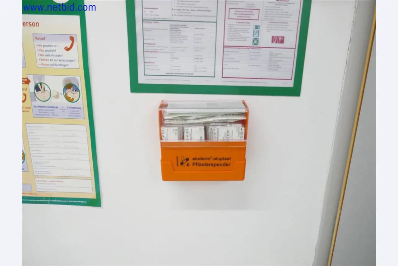 Dobře udržované a rozsáhlé laboratorní vybavení-4