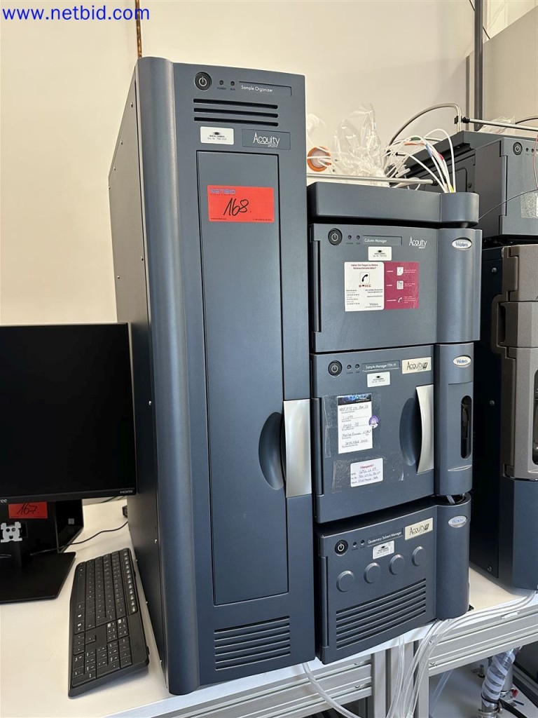 Dobře udržované a rozsáhlé laboratorní vybavení-2