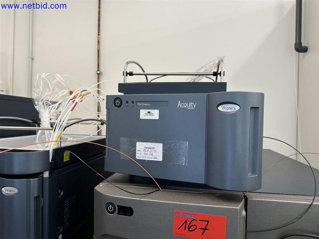 Dobře udržované a rozsáhlé laboratorní vybavení-5