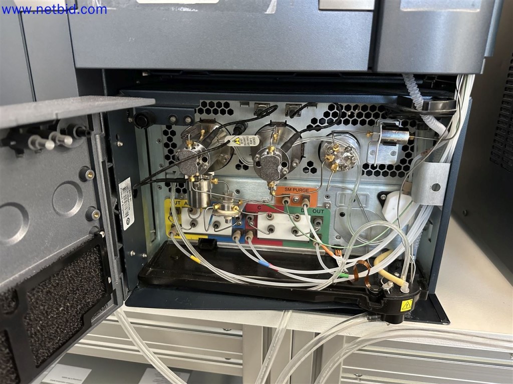 Dobře udržované a rozsáhlé laboratorní vybavení-8