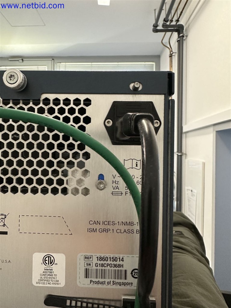 Dobře udržované a rozsáhlé laboratorní vybavení-9