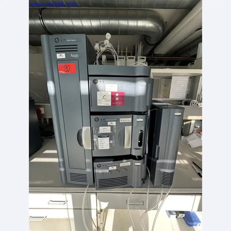 Dobro vzdrževana in obsežna laboratorijska oprema-1