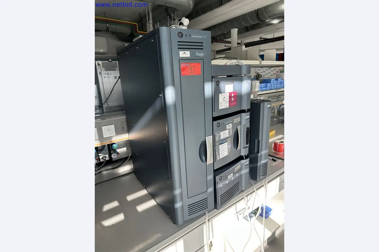 Dobro vzdrževana in obsežna laboratorijska oprema-2