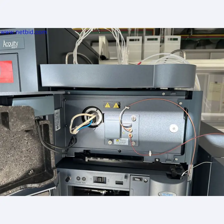 Dobro vzdrževana in obsežna laboratorijska oprema-4