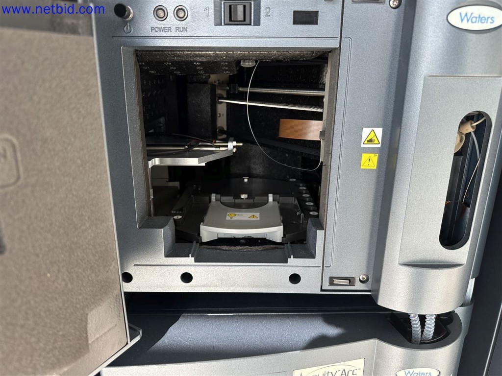 Equipamento de laboratório extenso e bem conservado-5