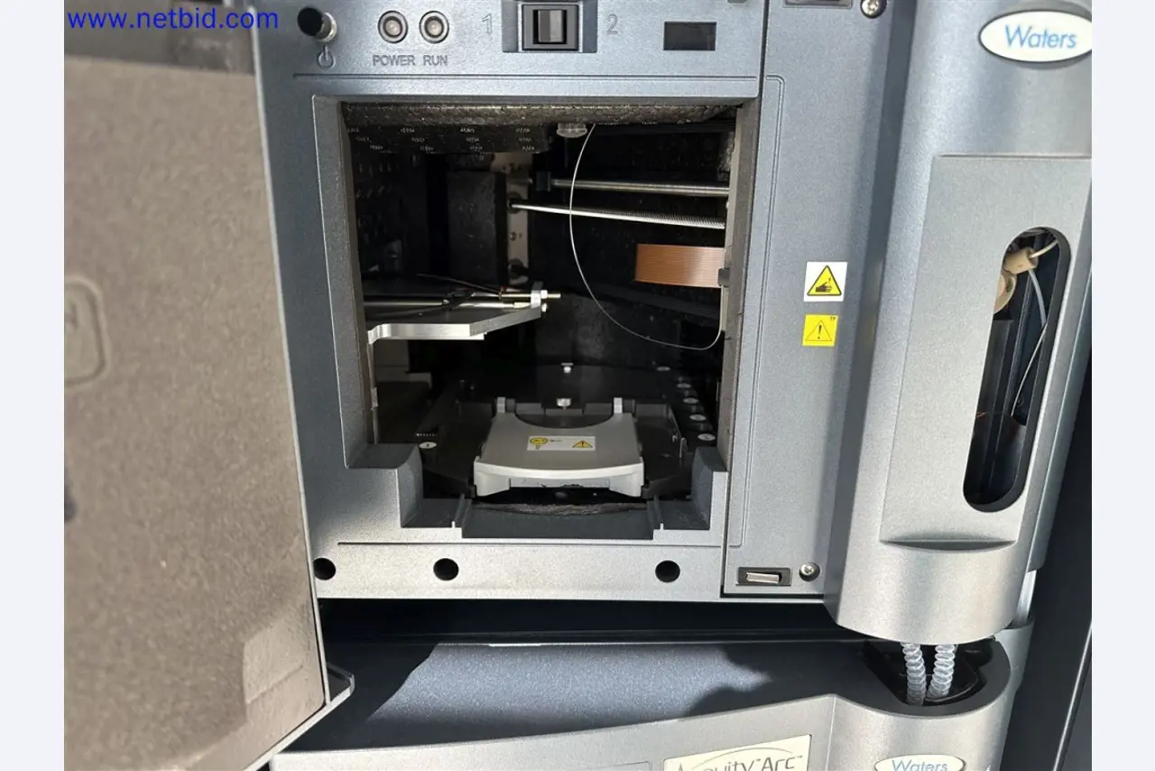 Equipamento de laboratório extenso e bem conservado-5