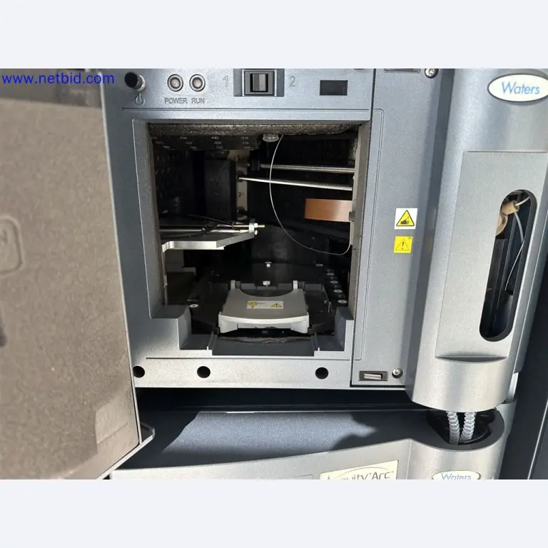 Equipamento de laboratório extenso e bem conservado-5