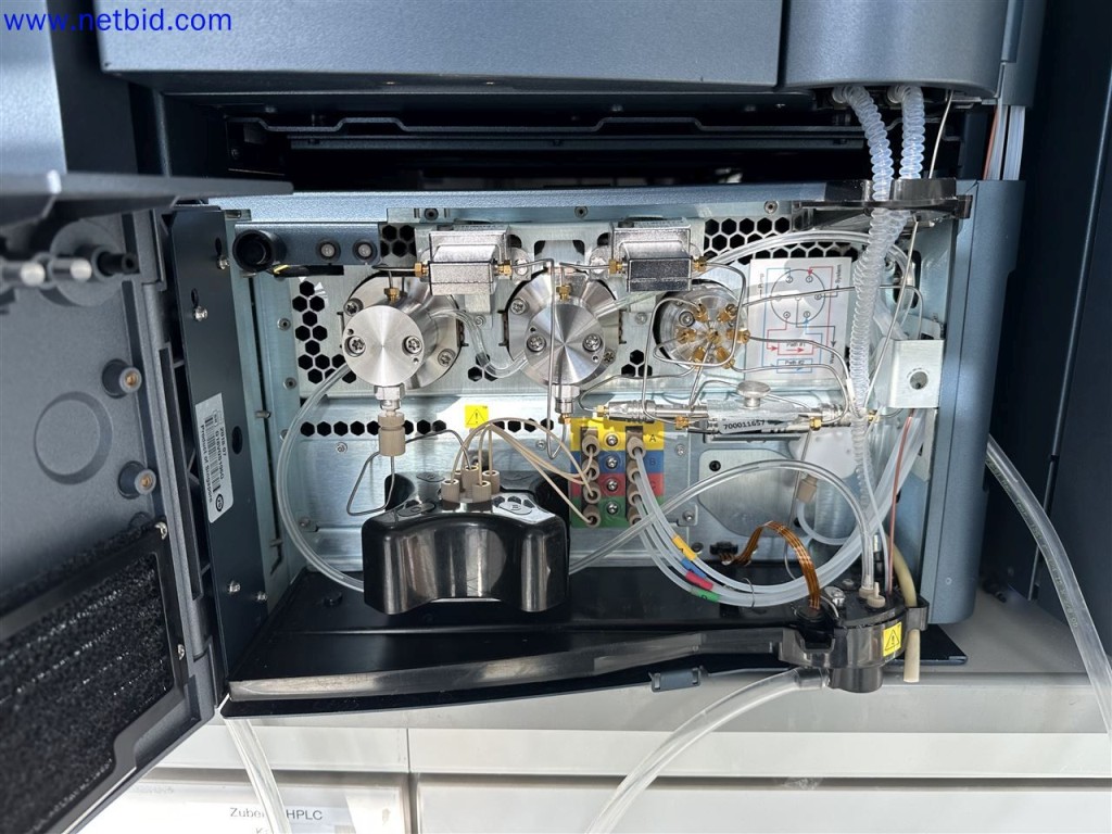 Equipamento de laboratório extenso e bem conservado-6