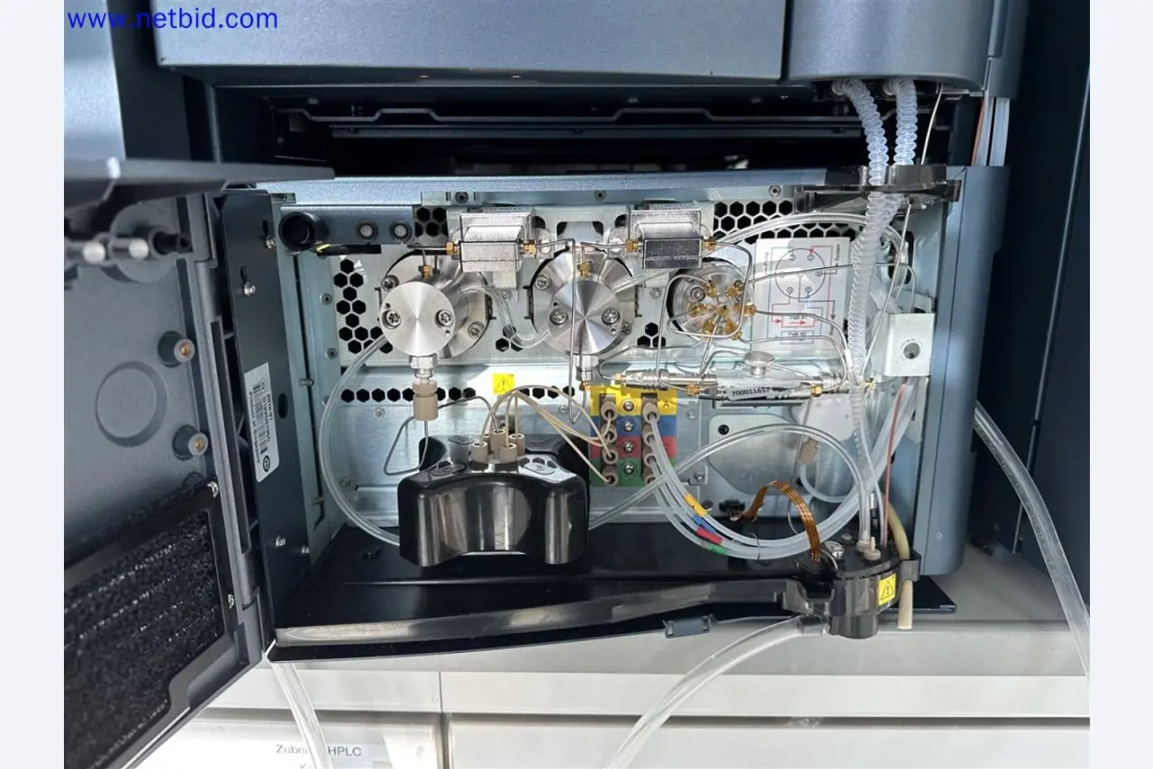 Equipamento de laboratório extenso e bem conservado-6