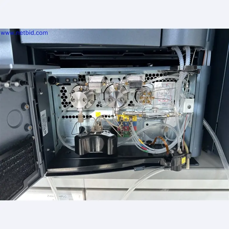 Equipamento de laboratório extenso e bem conservado-6