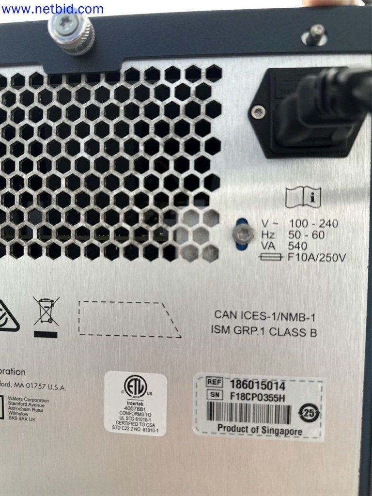 Equipamento de laboratório extenso e bem conservado-7