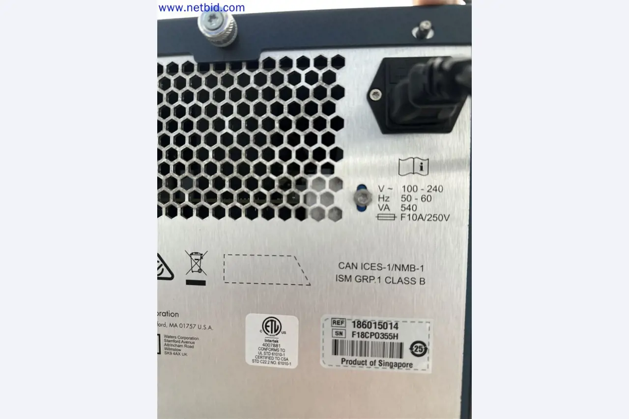 Equipamento de laboratório extenso e bem conservado-7