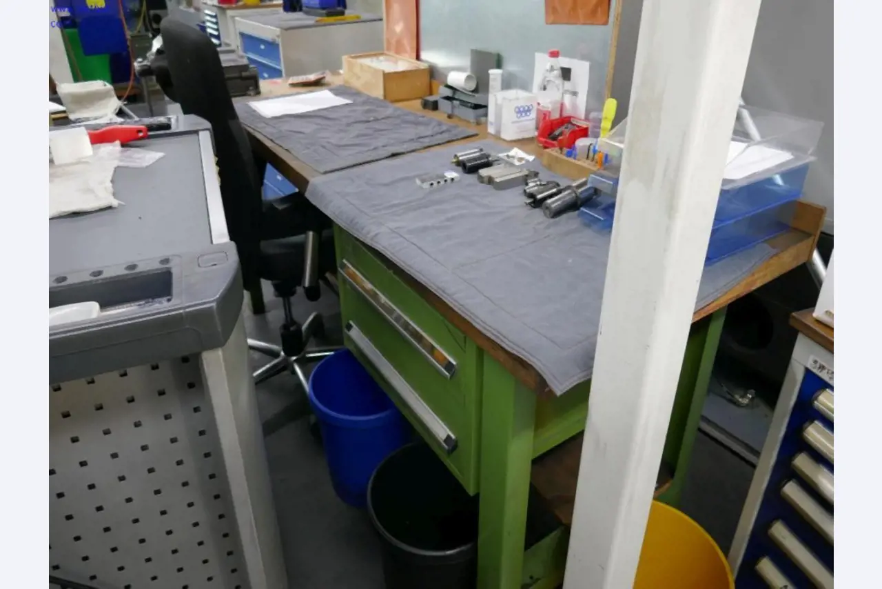 Machines d'usinage des métaux pour la fabrication de pièces tournées de précision-1