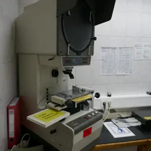 Projecteur de profil (l'adjudication se fait sous réserve) Mitutoyo PJ300/302-9270