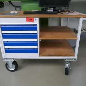 7 mobilne stoły warsztatowe (nagroda podlega rezerwacji)