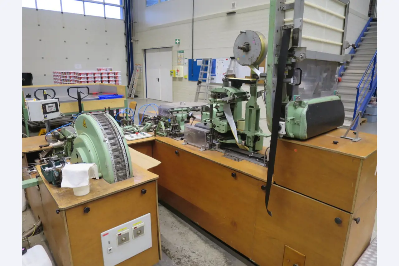 Machines pour la fabrication de cigarettes-12