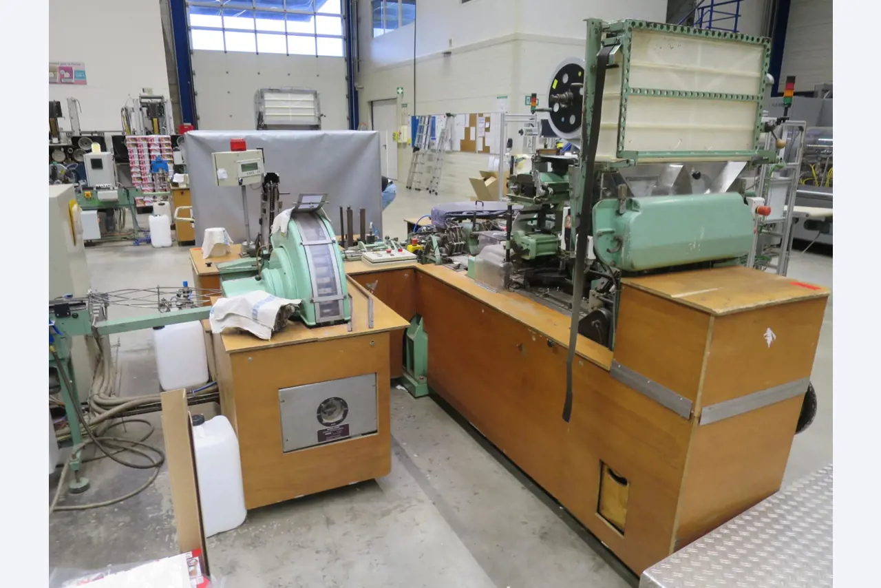 Machines pour la fabrication de cigarettes-18