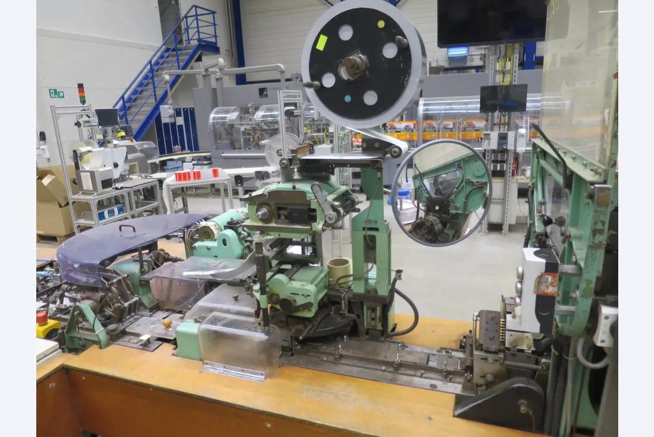 Machines pour la fabrication de cigarettes-19