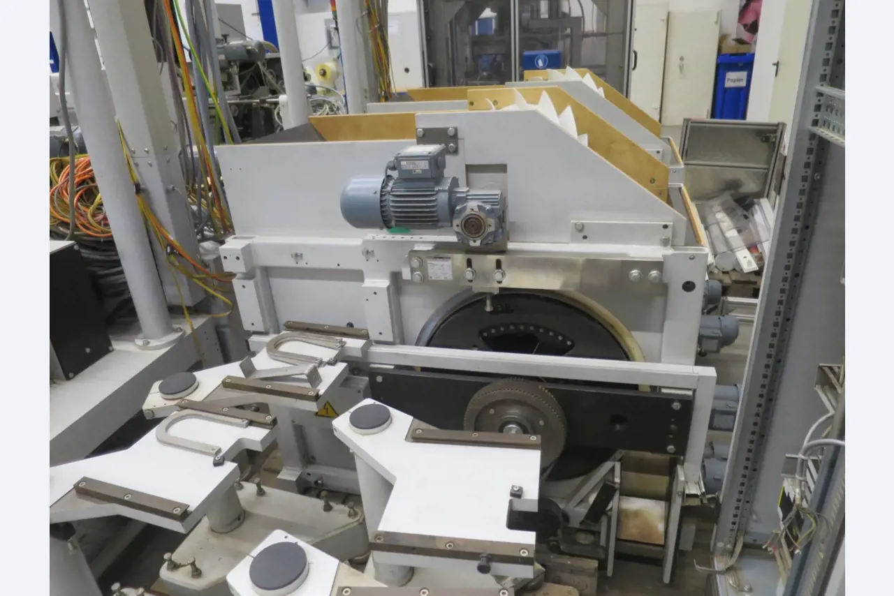 Machines pour la fabrication de cigarettes-9