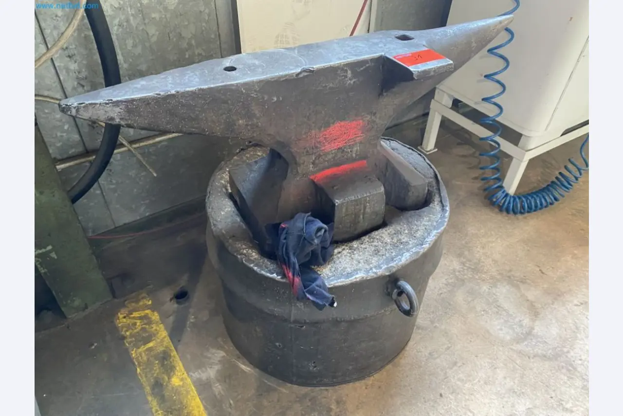 Máquinas bien mantenidas del sector de la construcción de maquinaria especial para automatización-3