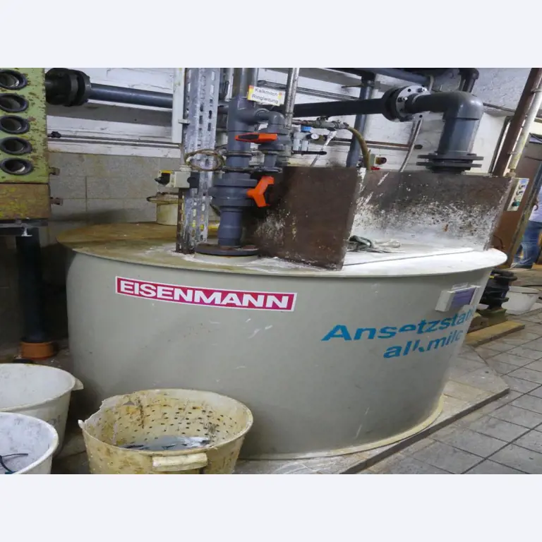 Equipement mécanique et accessoires d'une ancienne imprimerie en héliogravure-14