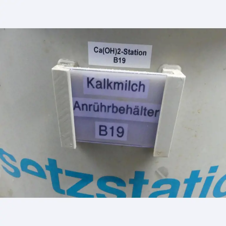 Equipement mécanique et accessoires d'une ancienne imprimerie en héliogravure-15