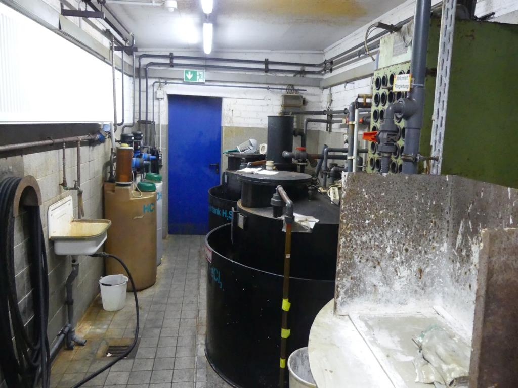 Maquinaria y accesorios de una antigua imprenta de huecograbado-17