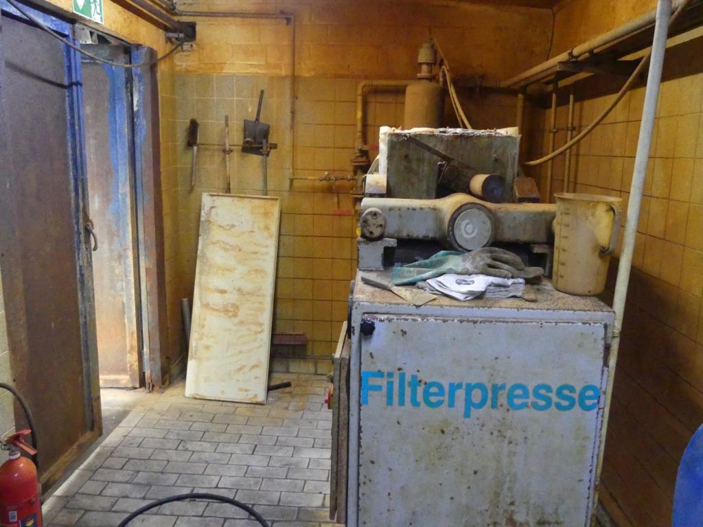 Maquinaria y accesorios de una antigua imprenta de huecograbado-18