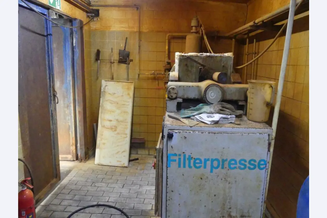 Equipement mécanique et accessoires d'une ancienne imprimerie en héliogravure-18